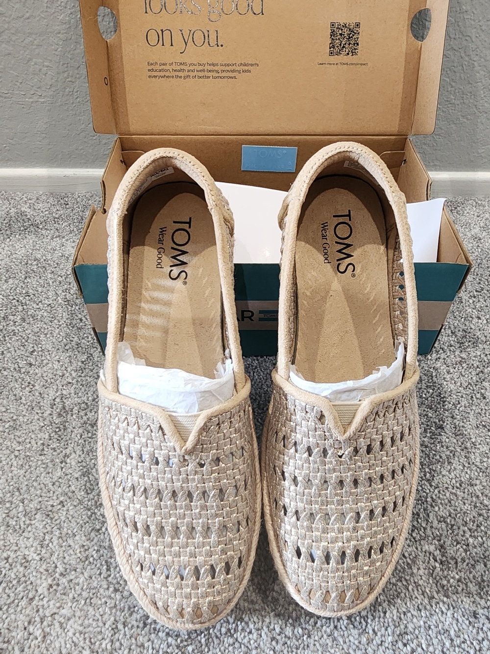 TOMS Women's Beige/Champagne/Metallic Woven Slip-On Espadrilles
